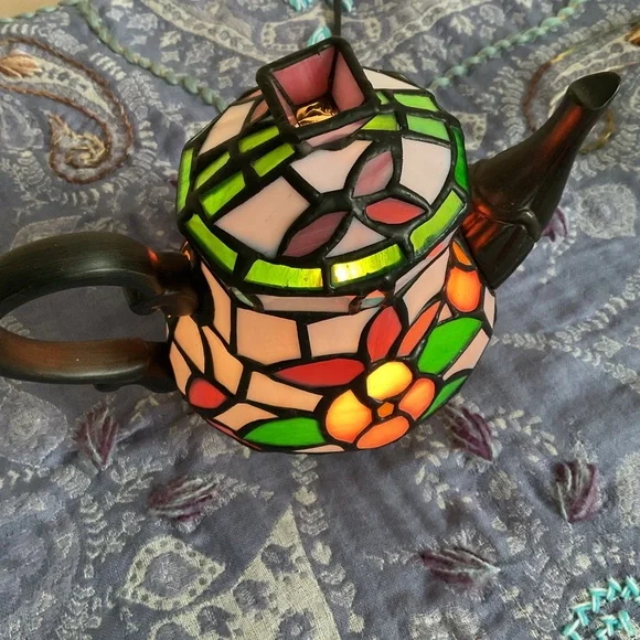 Tiffany Style Cheyenne Stained Glass Lighted Teapot Accent Table Lamp - Picture 3 of 16